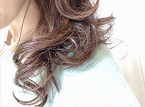弾むカールが夜までもつ
